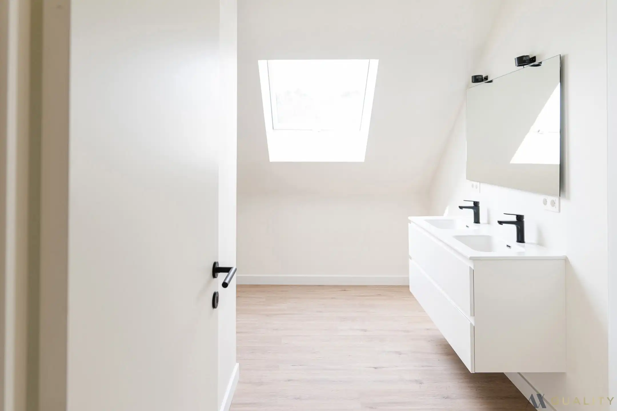 Totaal gerenoveerde burgerwoning met garage, 4 slaapkamers en zonnige Zuidwest-tuin in Peizegem (Merchtem) foto 27