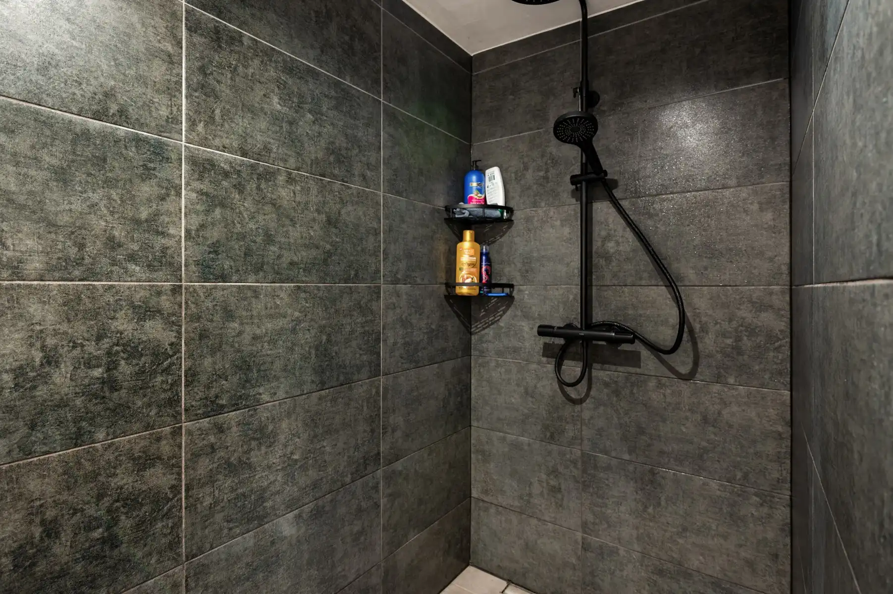 IN OPTIE !! Instapklare woning met tal van mogelijkheden en aangename buitenruimte foto 10