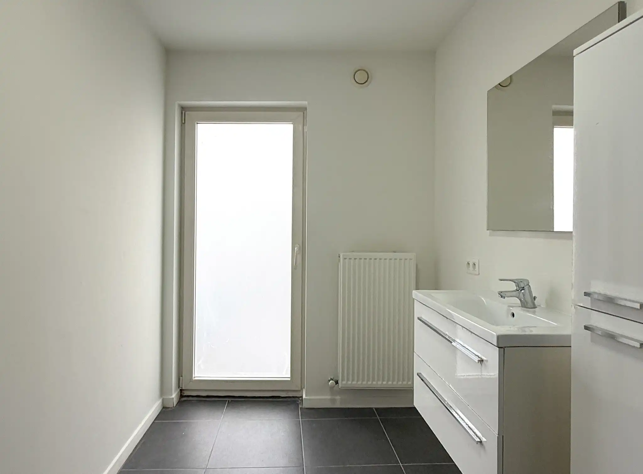Appartementsgebouw met twee appartementen - opbrengsteigendom foto 6