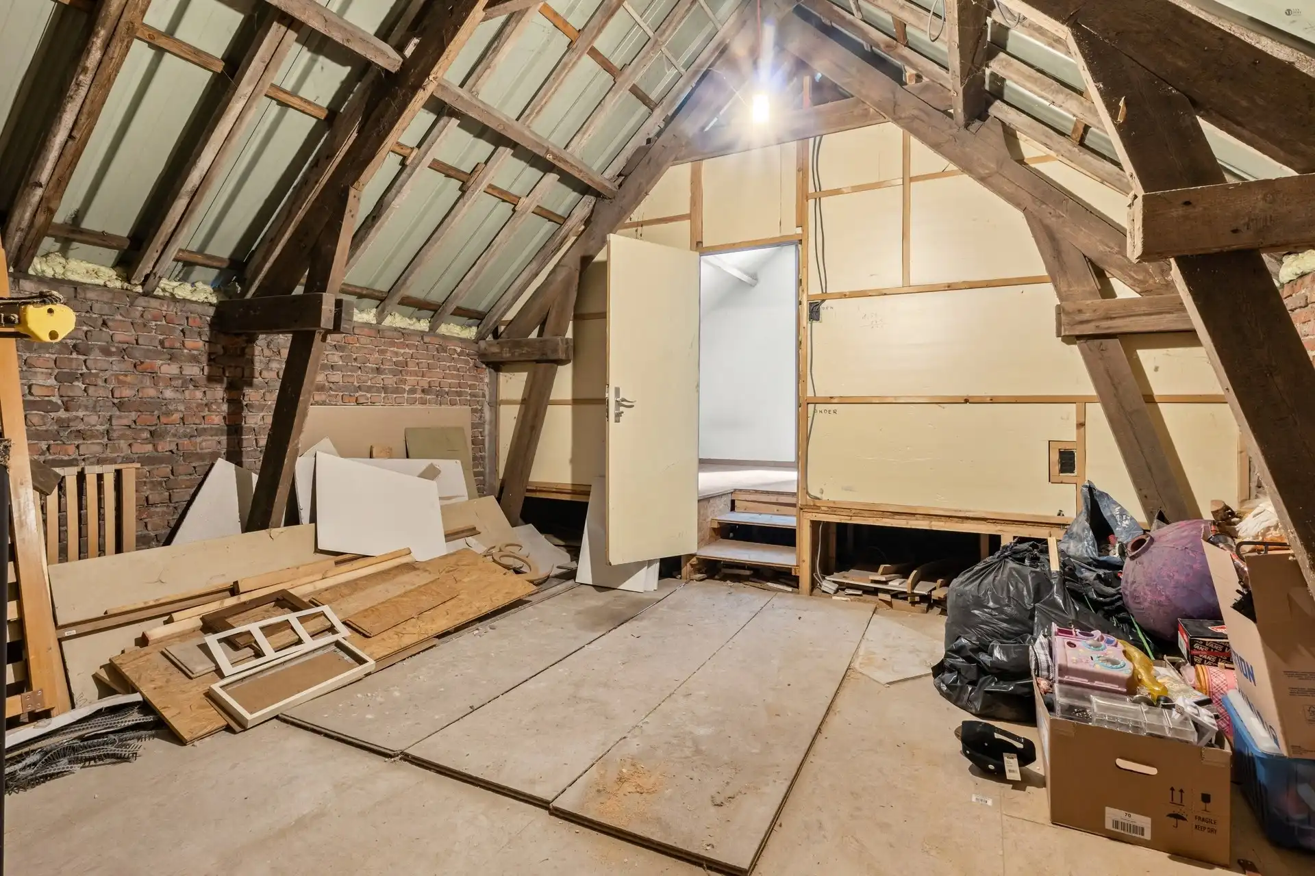 verder af te werken woning met grote garage foto 15