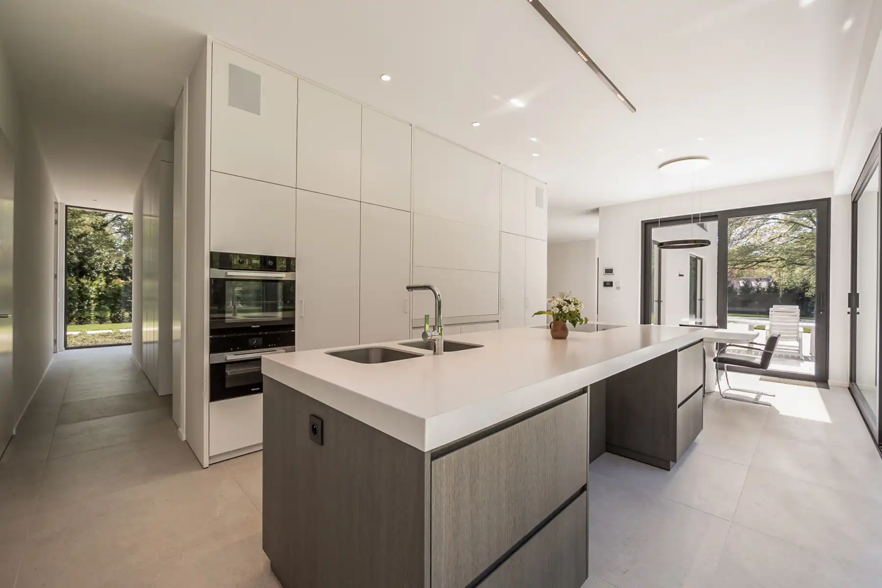 MODERNE DESIGNVILLA OP TOPLOCATIE foto 12
