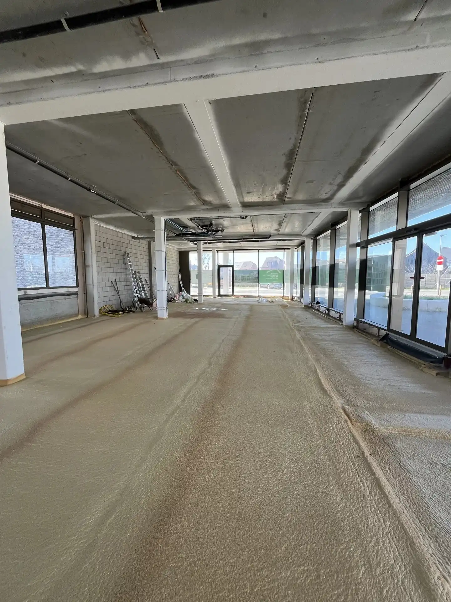 Commerciële handelsruimte in hartje Beringen foto 5