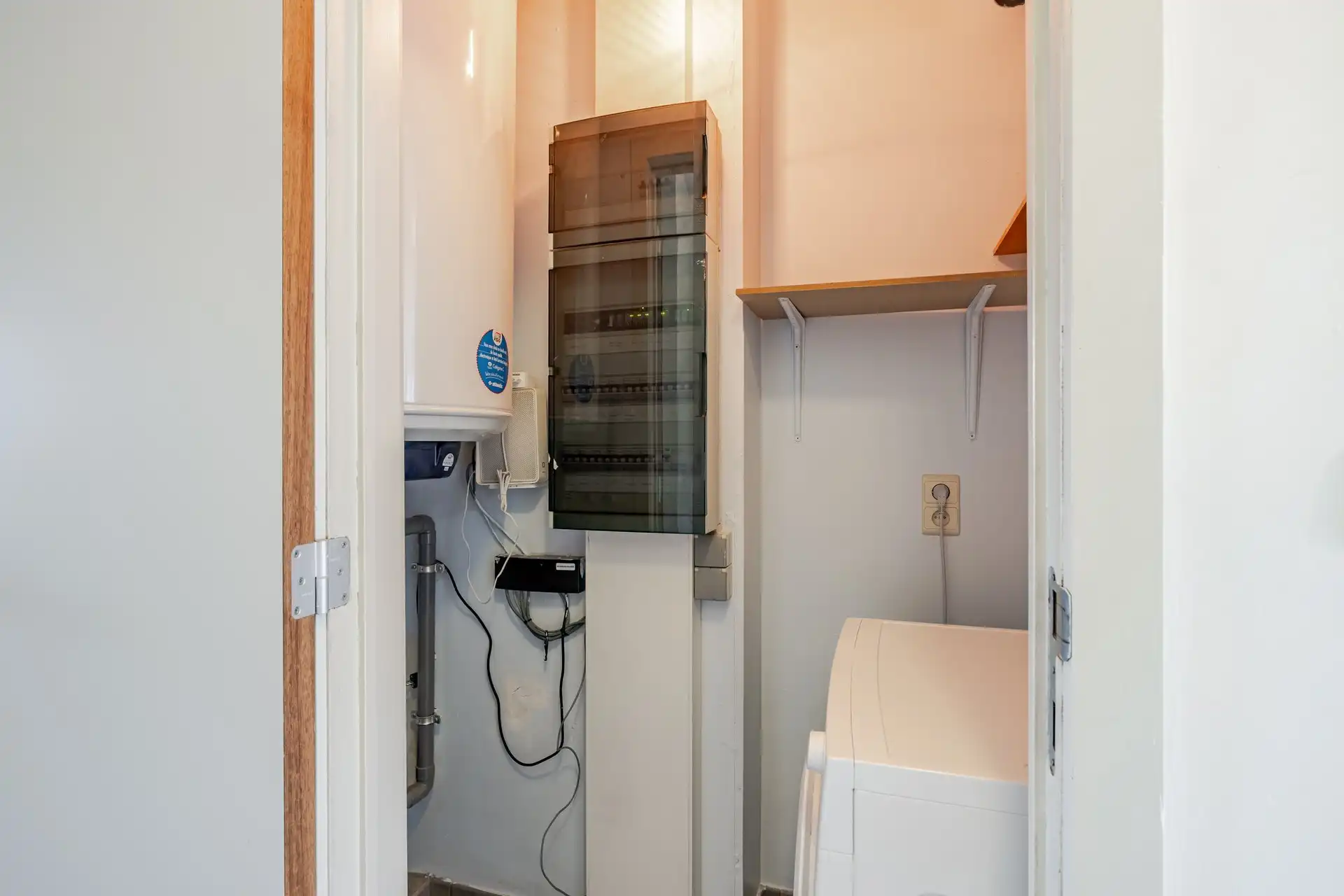 Instapklaar appartement met terras op uitstekende ligging in Erembodegem foto 18