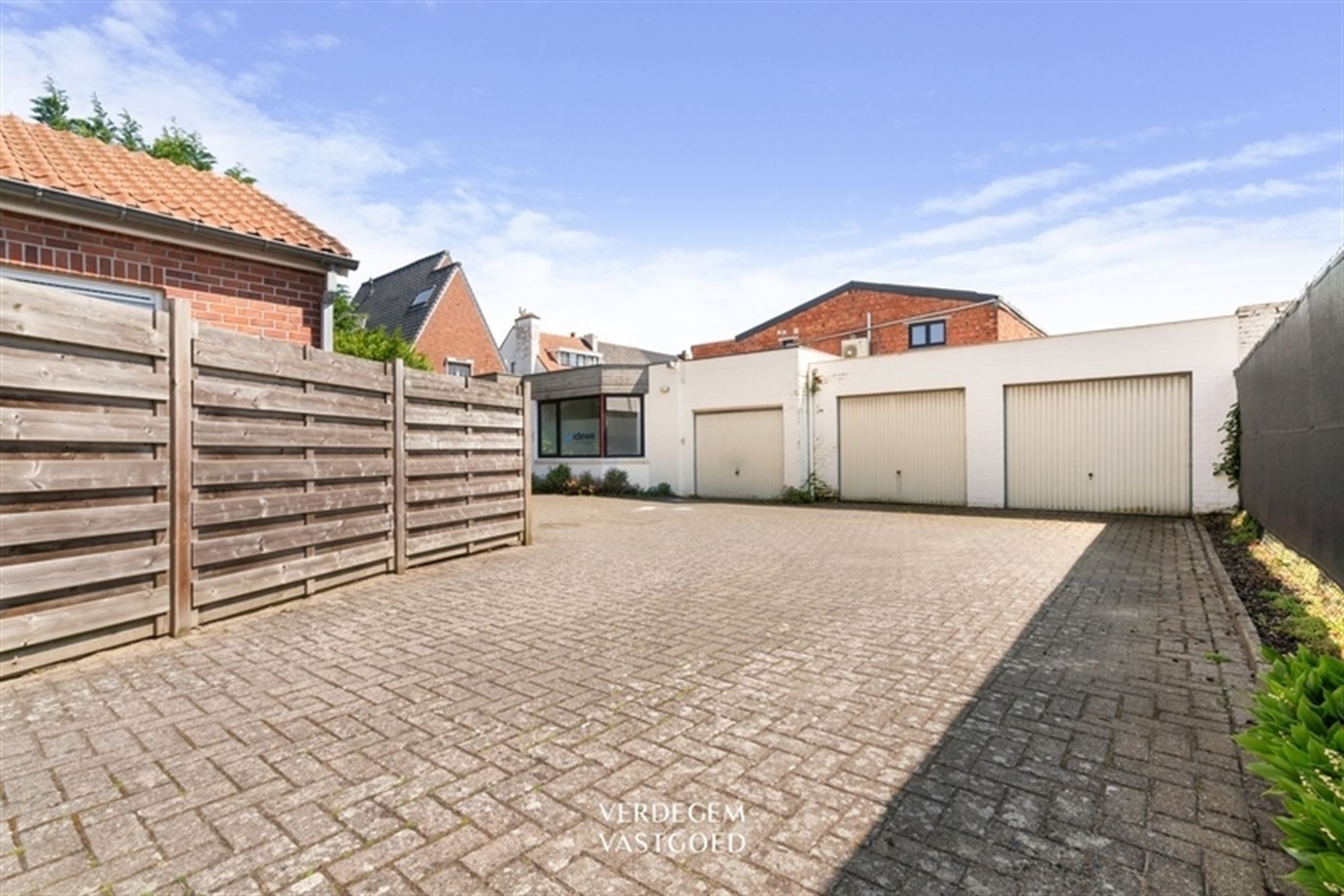 Investeringsproject met 2 woningen, kantoorruimte en 3 garageboxen foto 10