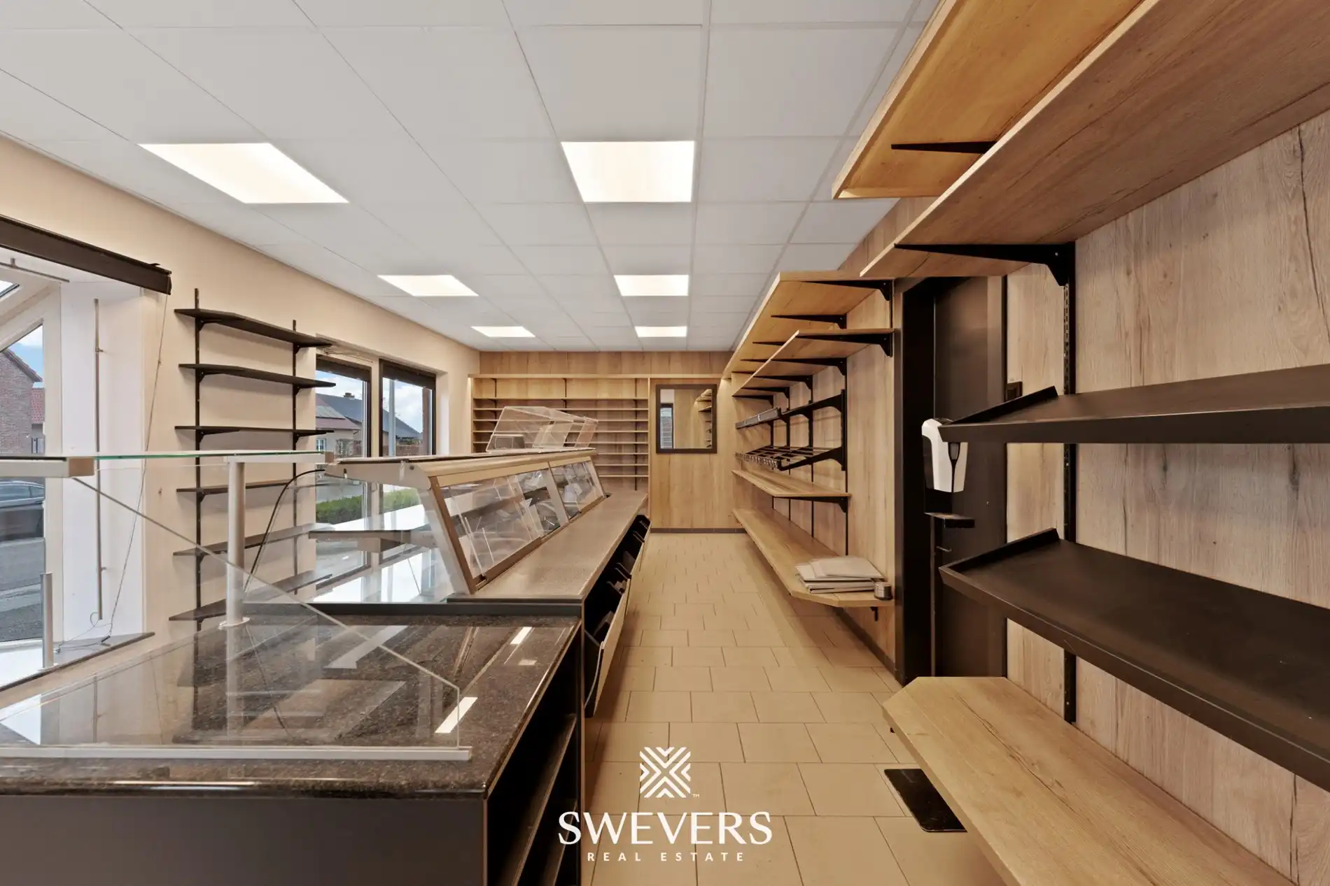 Imposant handelspand met veel bergruimte te Nieuwerkerken foto 13