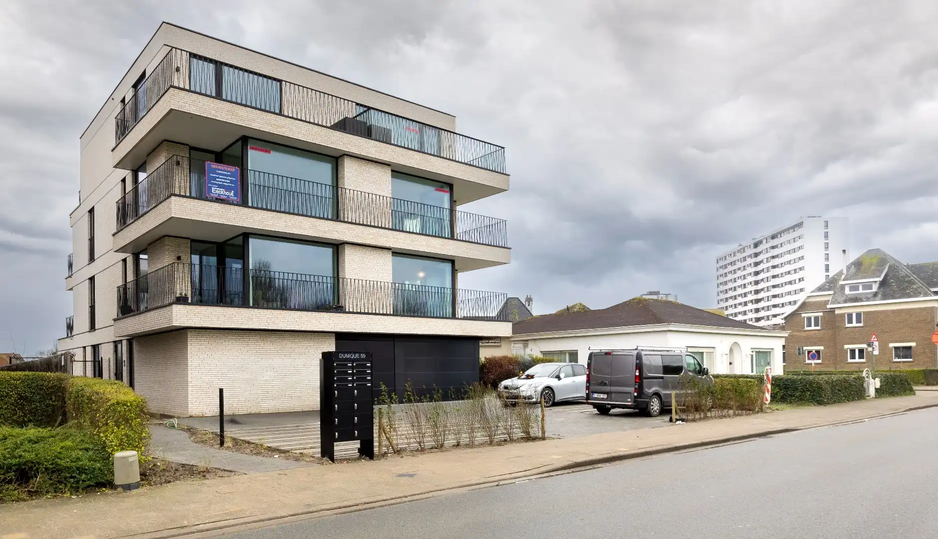 Nieuwbouw gelijkvloersappartement met zonnige tuin gelegen in "Residentie Dunique" te Bredene - duinen! foto {{pictureIndex}}