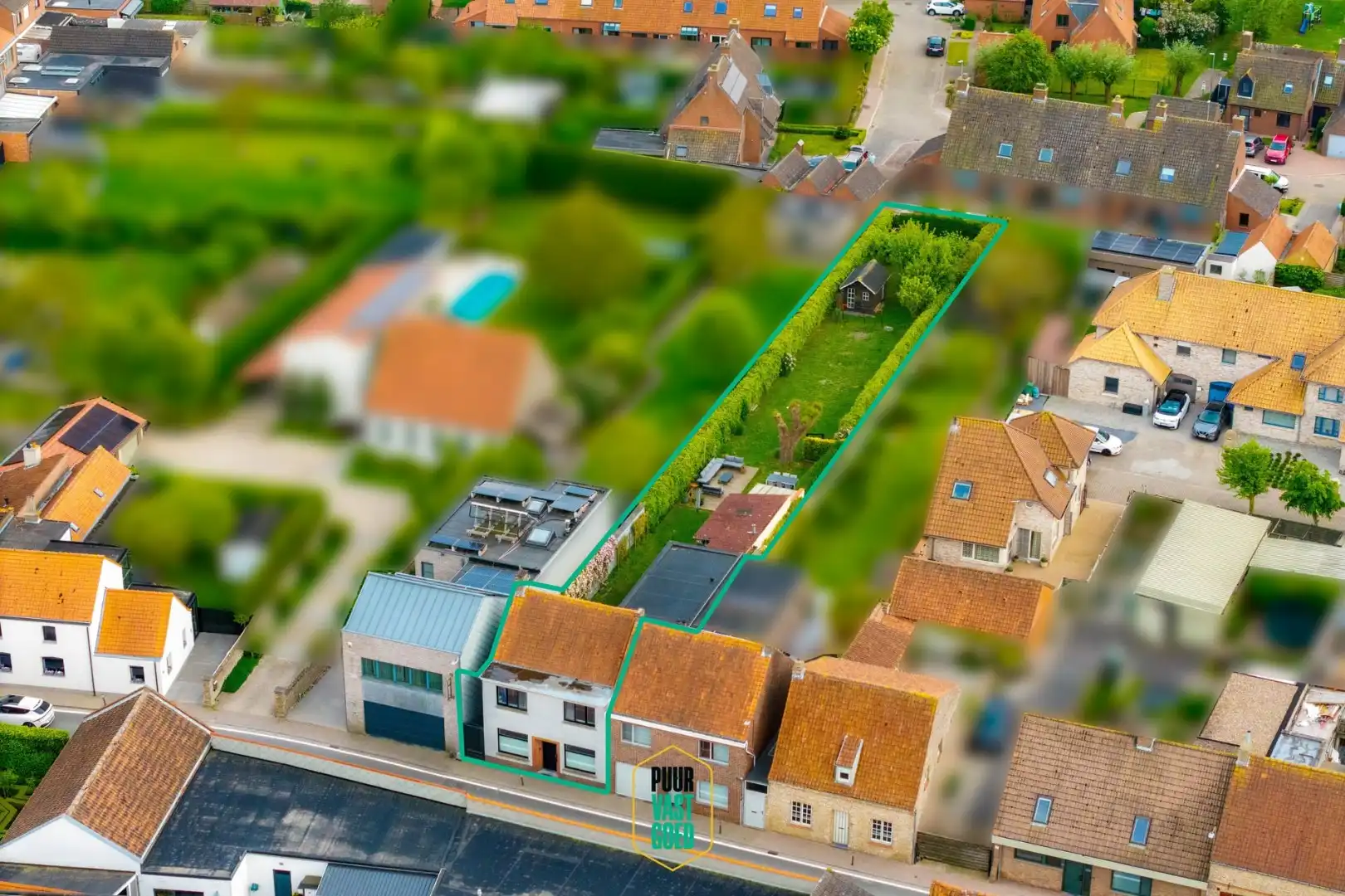 Gerenoveerd ruim woonhuis met zuidgerichte tuin in de dorpskom temidden van de polders foto 2