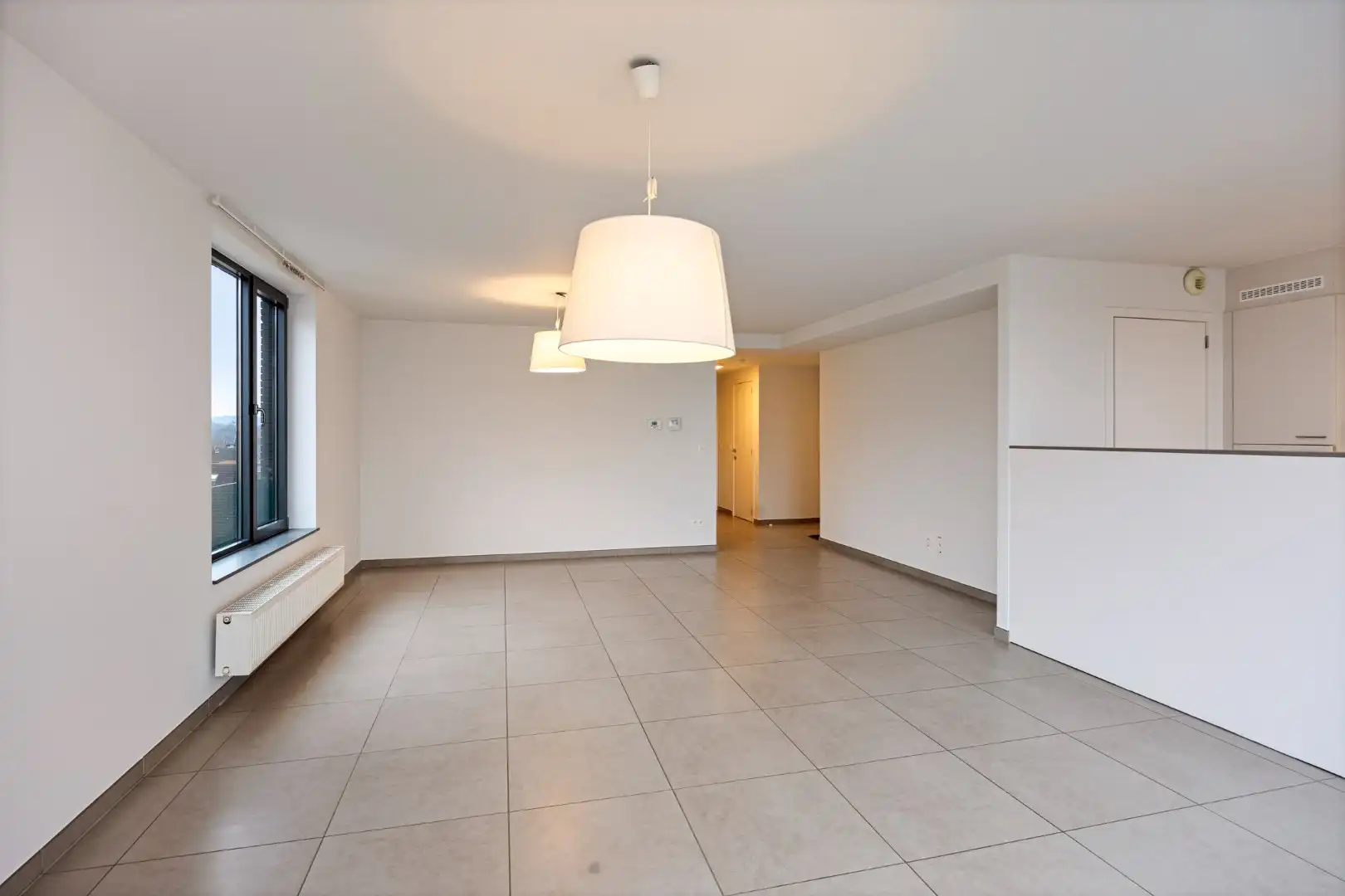 Ruim en lichtrijk appartement met 2 slaapkamers, terras en autostaanplaats vlakbij autostrade - EPC 108 kWh/m² foto 4