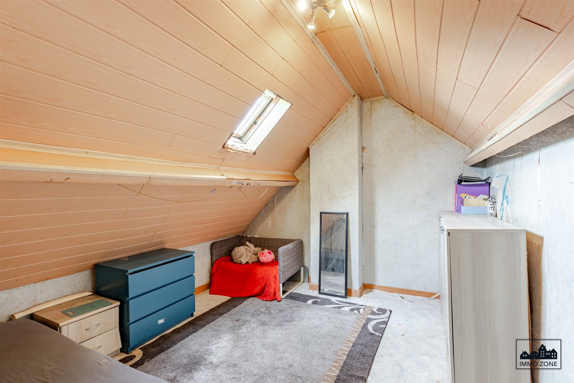 Te renoveren woning met potentieel in centrum Stekene foto 11