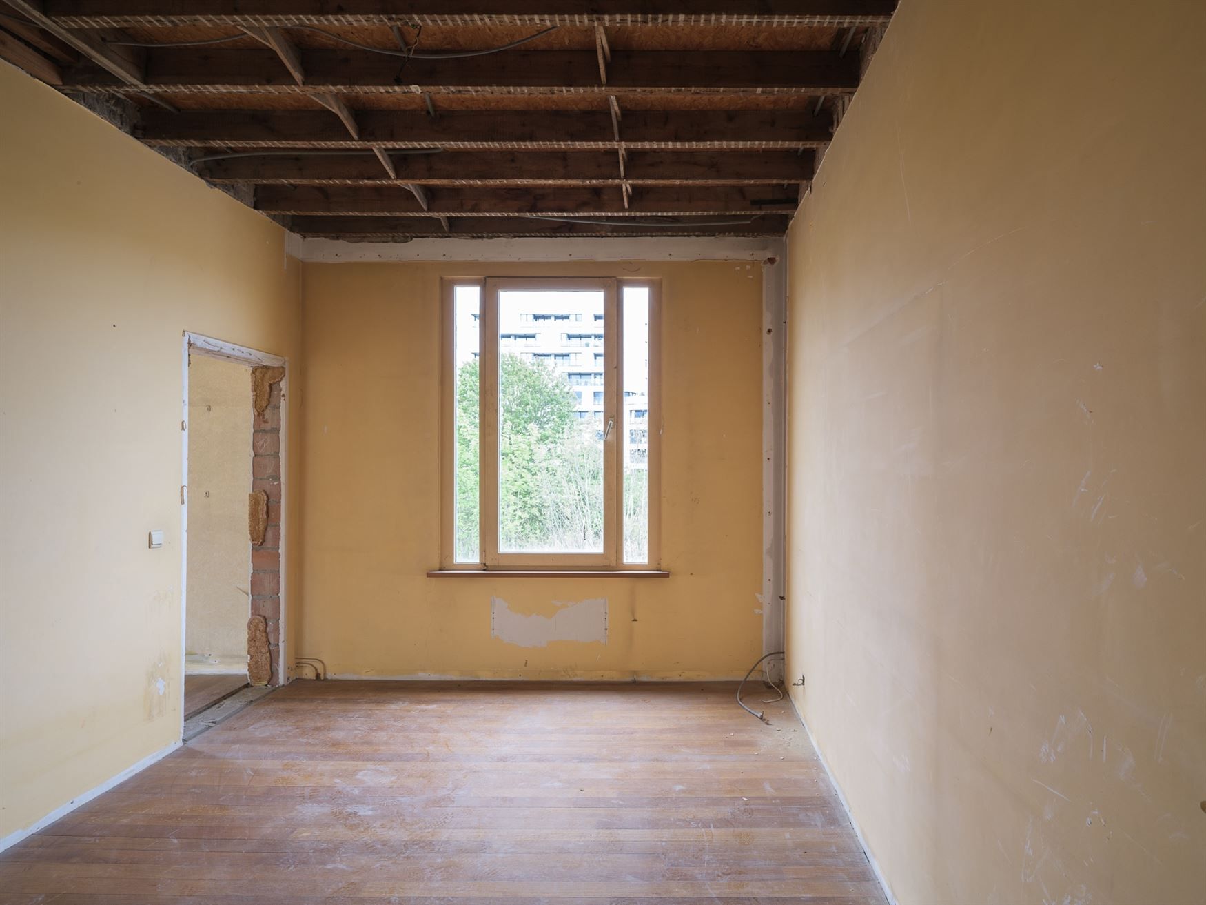 Woning met kantoor, parking en tuin foto 15