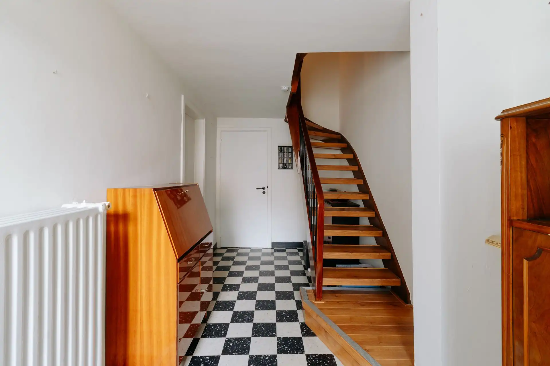 Bel-etagewoning vol karakter en potentieel in Wilrijk! foto 3