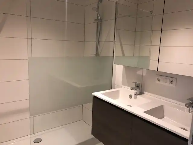 APPARTEMENT MET TERRAS EN AUTOSTAANPLAATS TE HUUR IN MOERBEKE foto 5