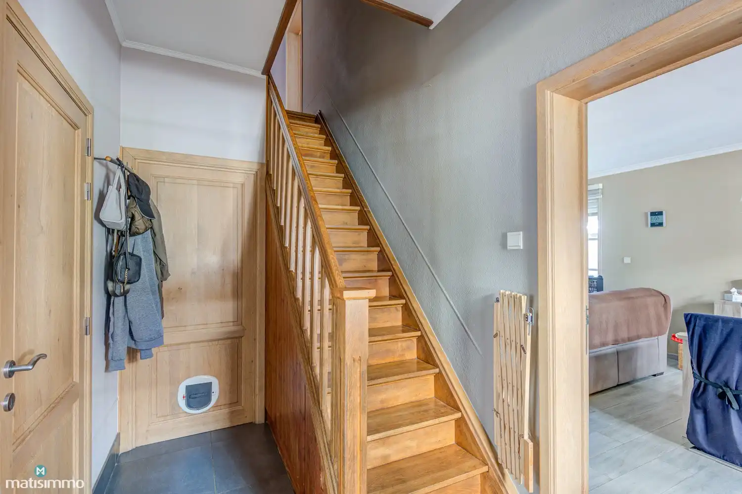 KARAKTERVOLLE EENGEZINSWONING MET 5 SLAAPKAMERS, GARAGE, CARPORT EN TUIN NABIJ HET CENTRUM VAN BILZEN foto 4