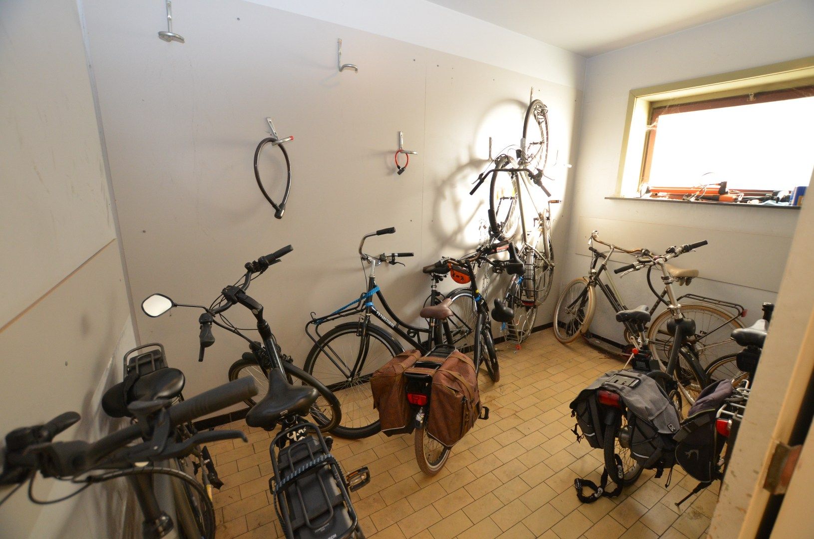 Centraal gelegen gelijkvloers appartement met terras foto 10