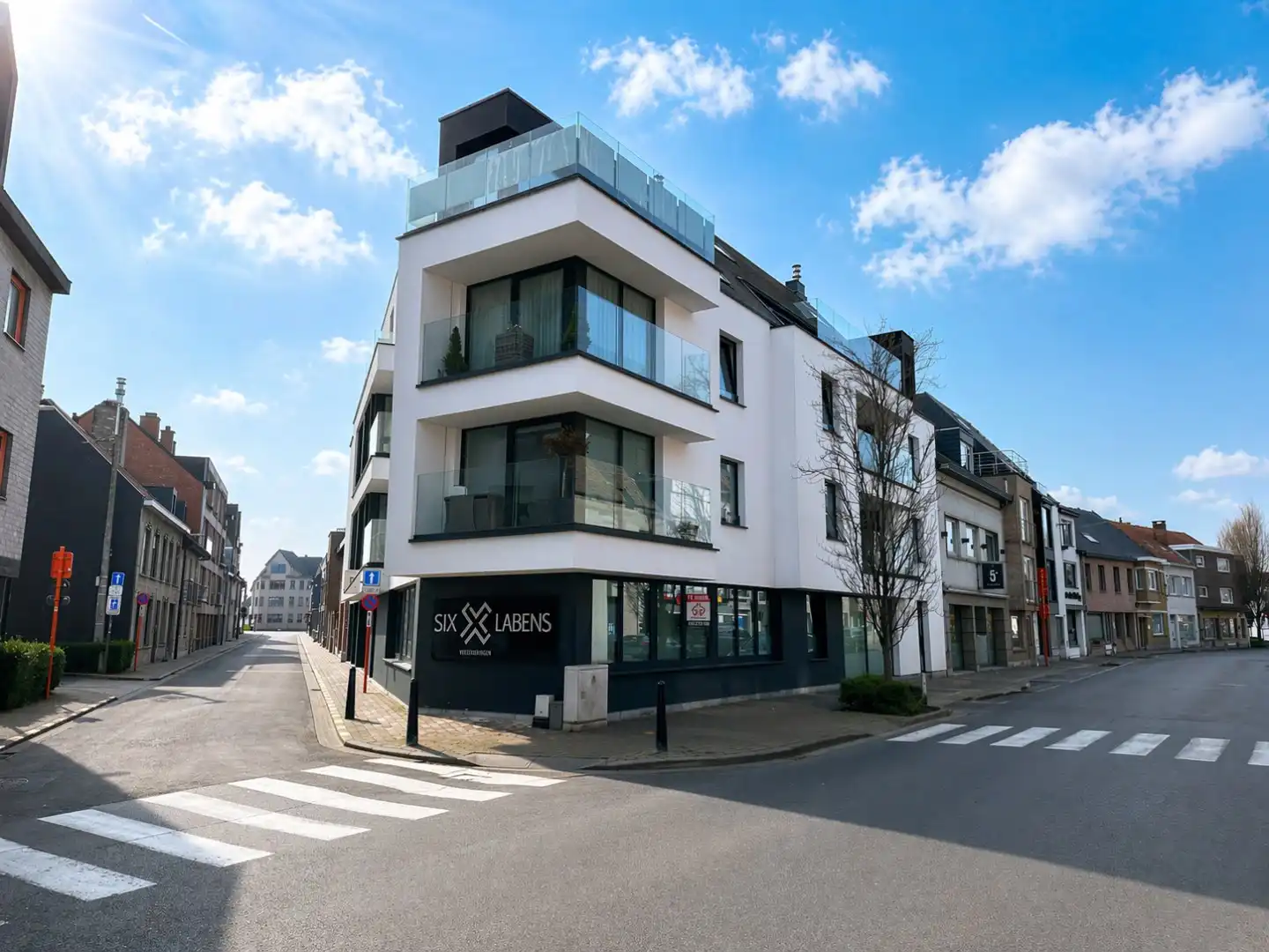 Instapklare kantoorruimte centrum Torhout, unieke kans! foto {{pictureIndex}}