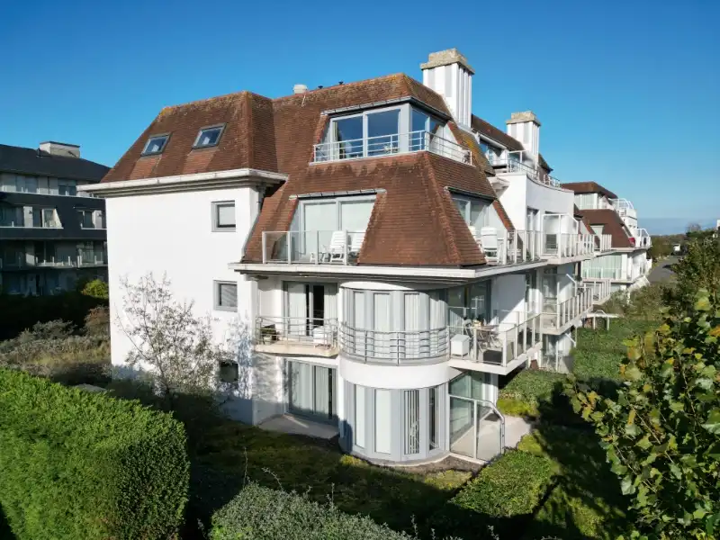 Ruim en rustig  gelegen villa-appartement met 2 slaapkamers en 3 terrassen - een unieke kans! foto 2