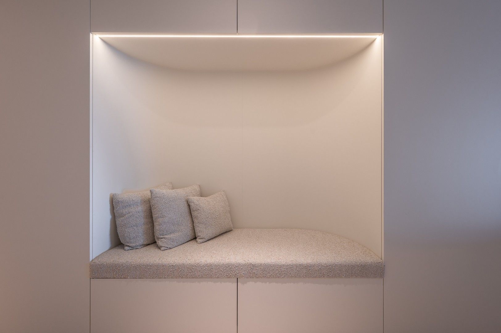 Magnifiek appartement op de wandeldijk in het Zoute, met adembenemend frontaal zeezicht. foto 13