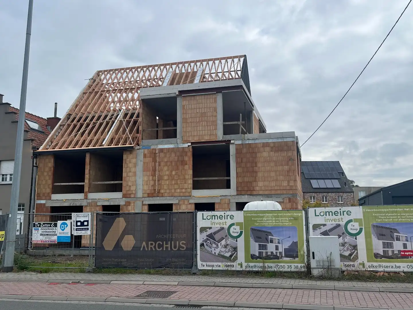 Gelijkvloers appartement met 2 slaapkamers en tuintje. foto {{pictureIndex}}