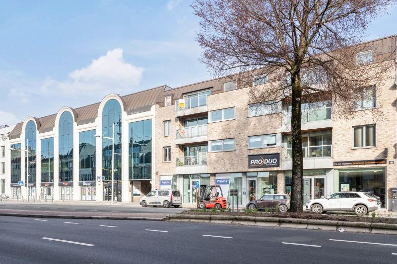 Handelsruimte van 490m² met parking op een TOPlocatie in centrum Eeklo! foto 2