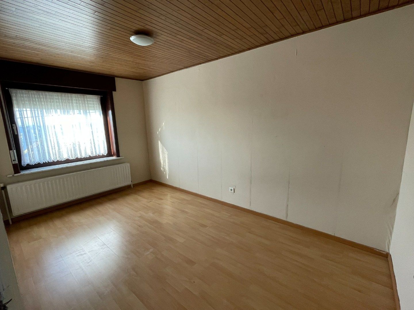 Ruime 3-gevelwoning met grote tuin in Roosdaal foto 6