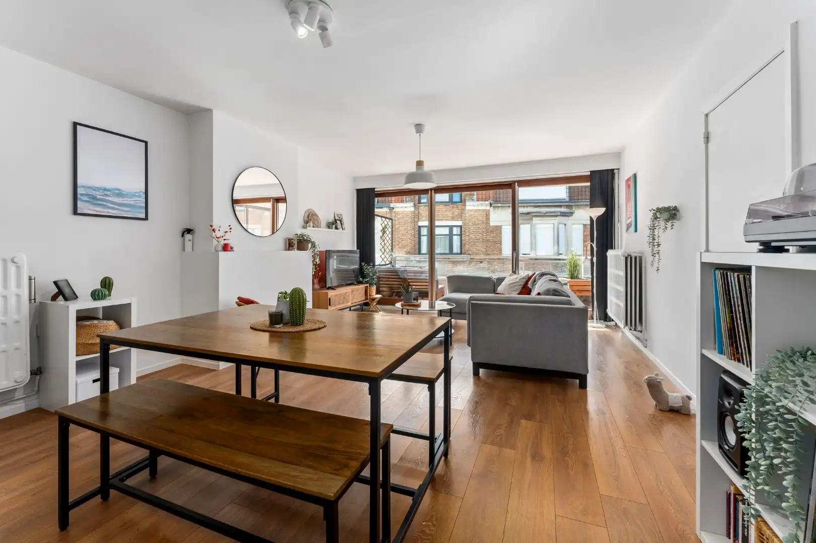 Appartement met 2 terrassen en een autostaanplaats foto 3