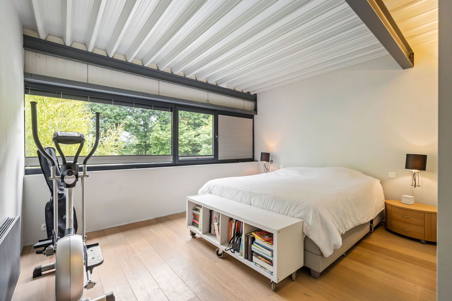 Vrijstaande villa met 4 slpk, zwembad & prachtige badkamer foto 18