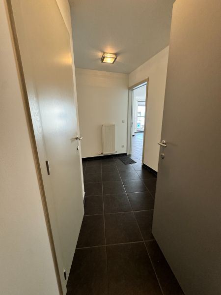 Instapklaar 2 slpk appartement nabij centrum Geel. foto 2