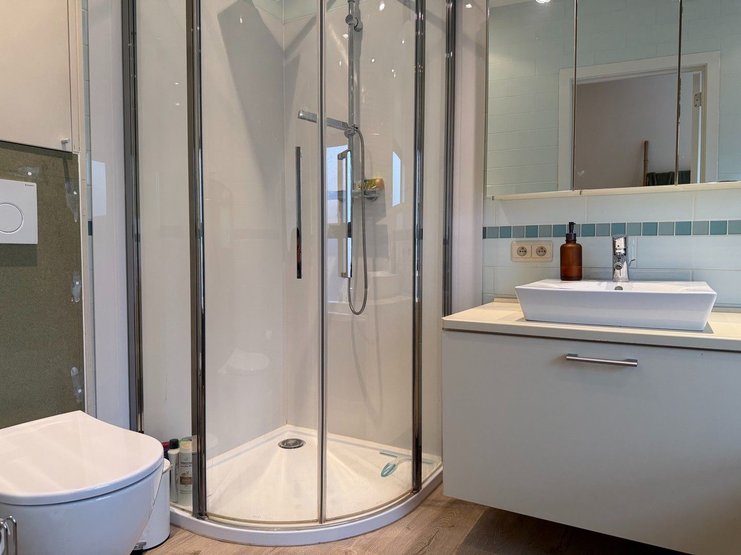 Moderne half open woning met 2 slaapkamers foto 14