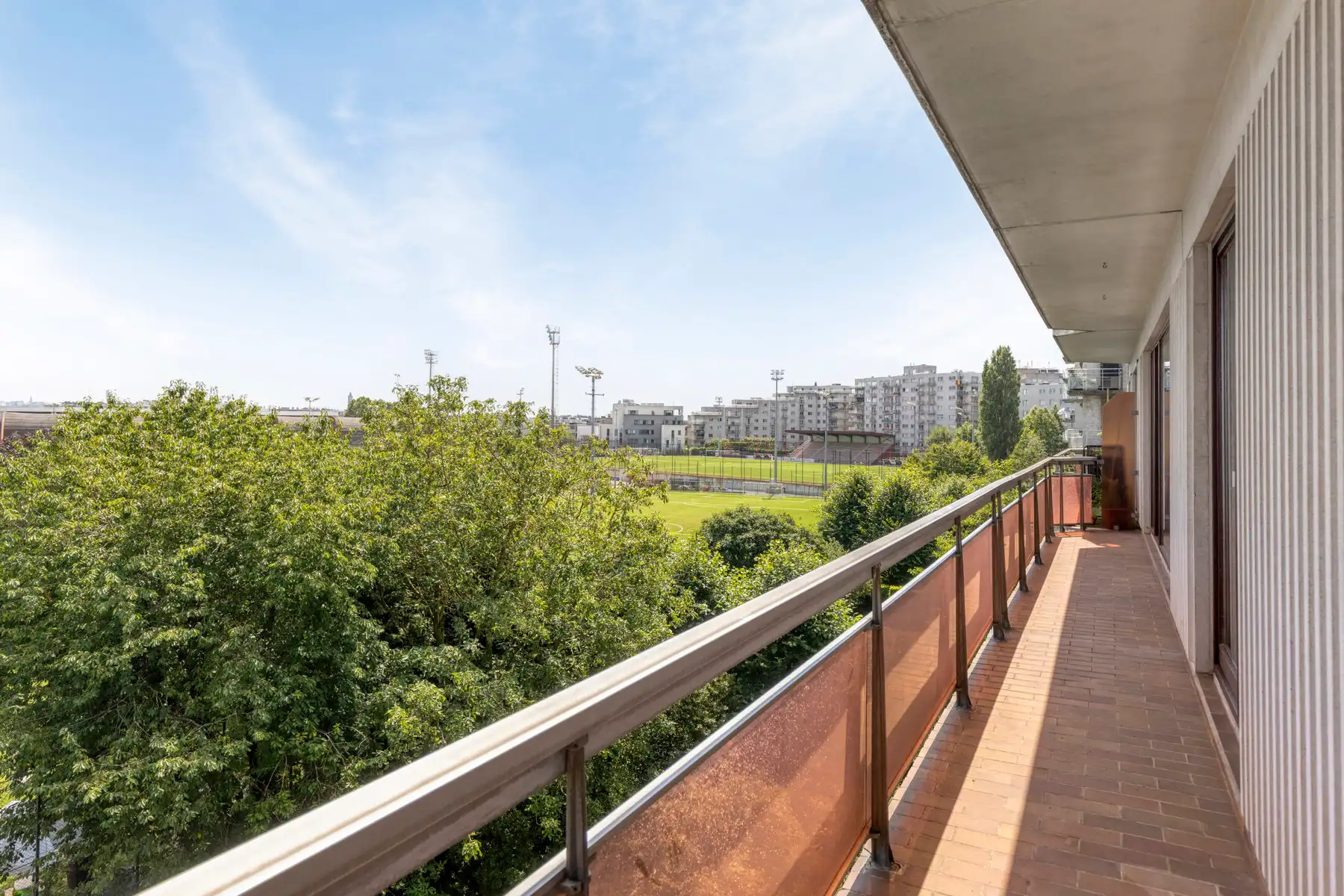 Ruim appartement met 2 slaapkamers, terras en kelder foto 3