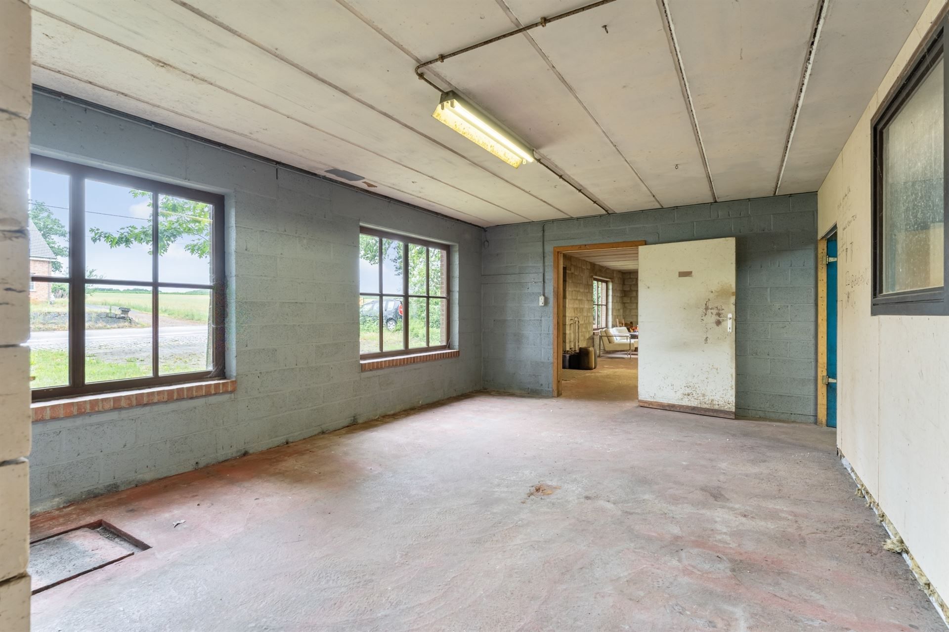 Te renoveren gebouw op en met grond. foto 15