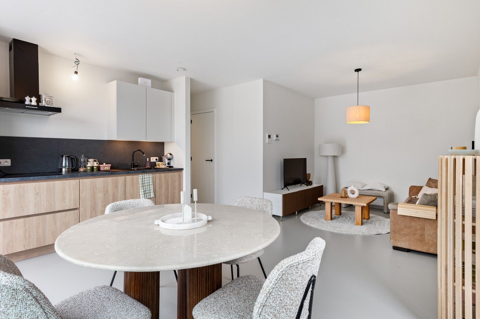 Ruim, nieuwbouw appartement met 2 splk en heerlijk terras foto 6