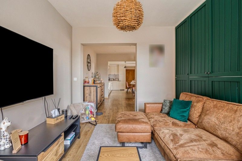 Gerenoveerde halfopen woning met 3 slaapkamers, zonnige tuin en inpandige garage in hartje Wakken! foto 6