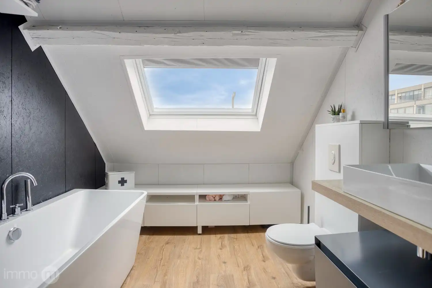 Charmante gerenoveerde stadswoning met 2 of 3 slaapkamers, veel bergruimte en gezellige stadstuin. foto 17