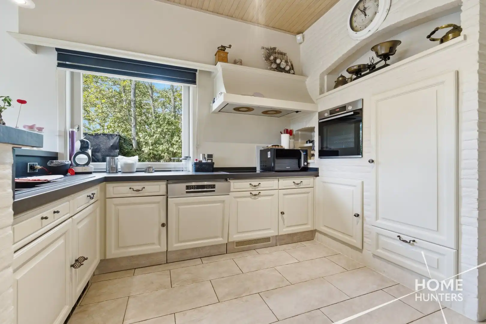 Alleenstaande woning met prachtige tuin en tal van extra troeven in een rustige wijk te Wervik foto 19