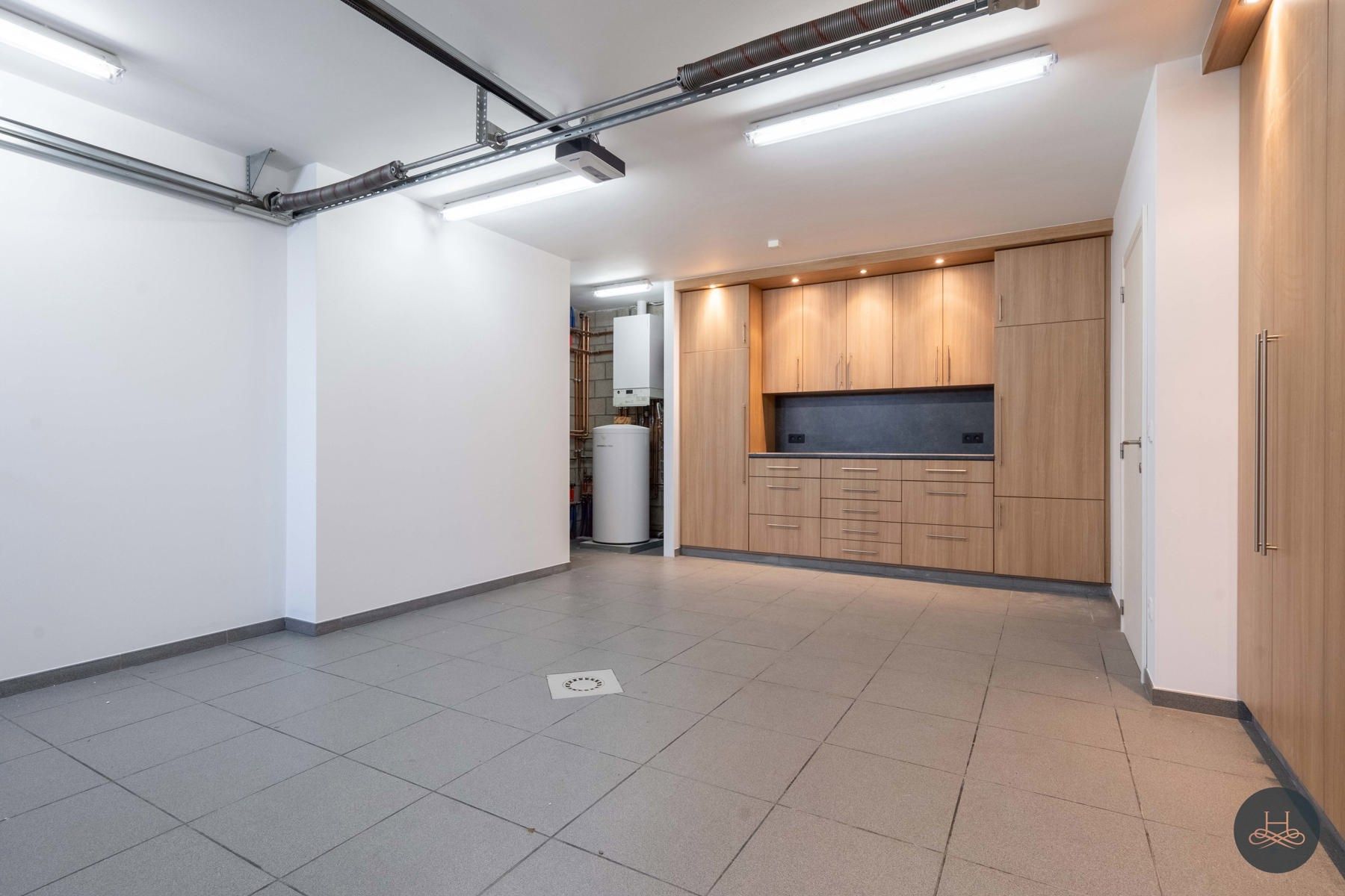 Ruim appartement met grote garage foto 19