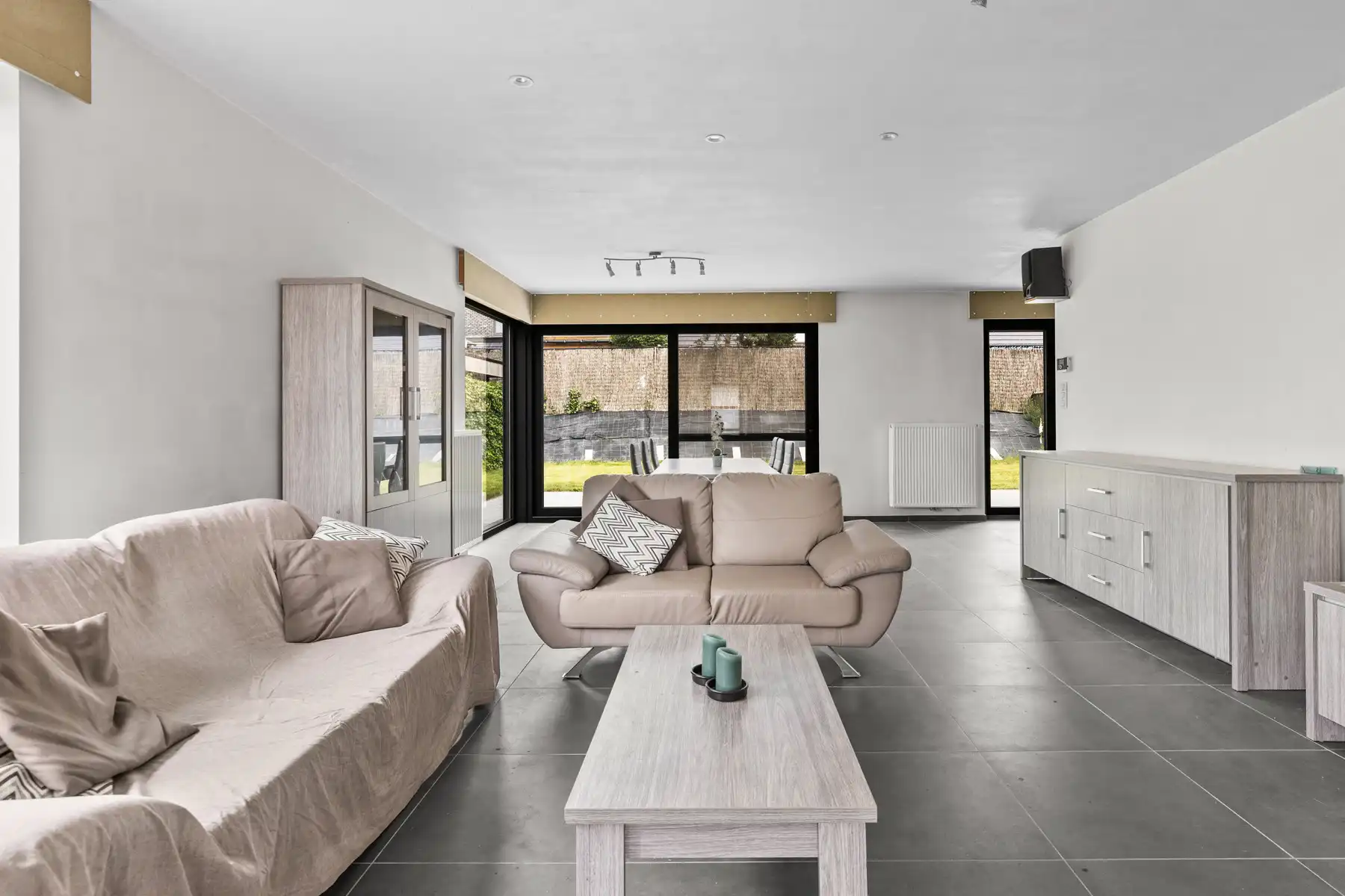 Instapklare open bebouwing met 4 slaapkamers foto 3