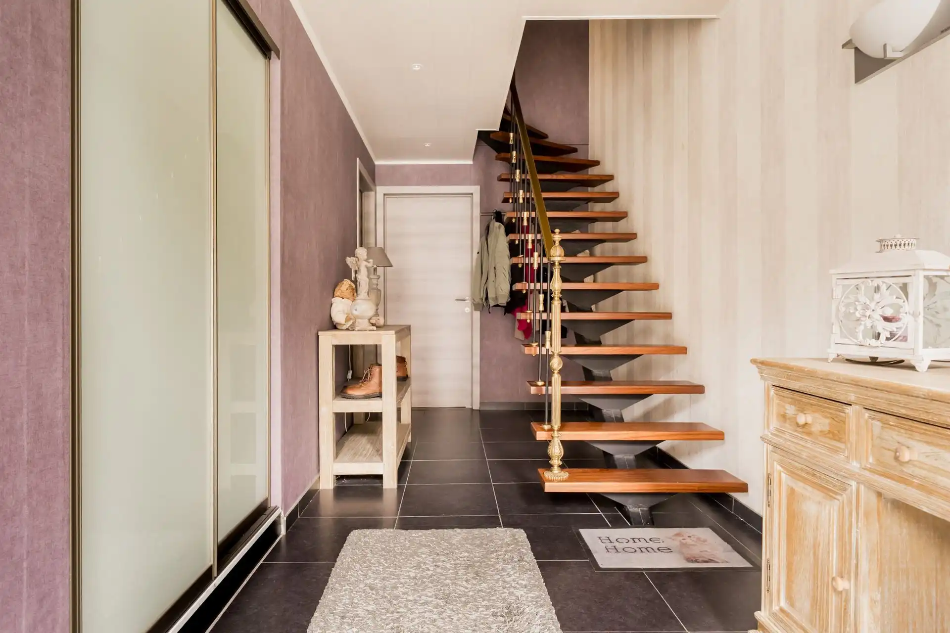 Instapklare bel-etagewoning met garage, tuin en zonnig terras foto 2