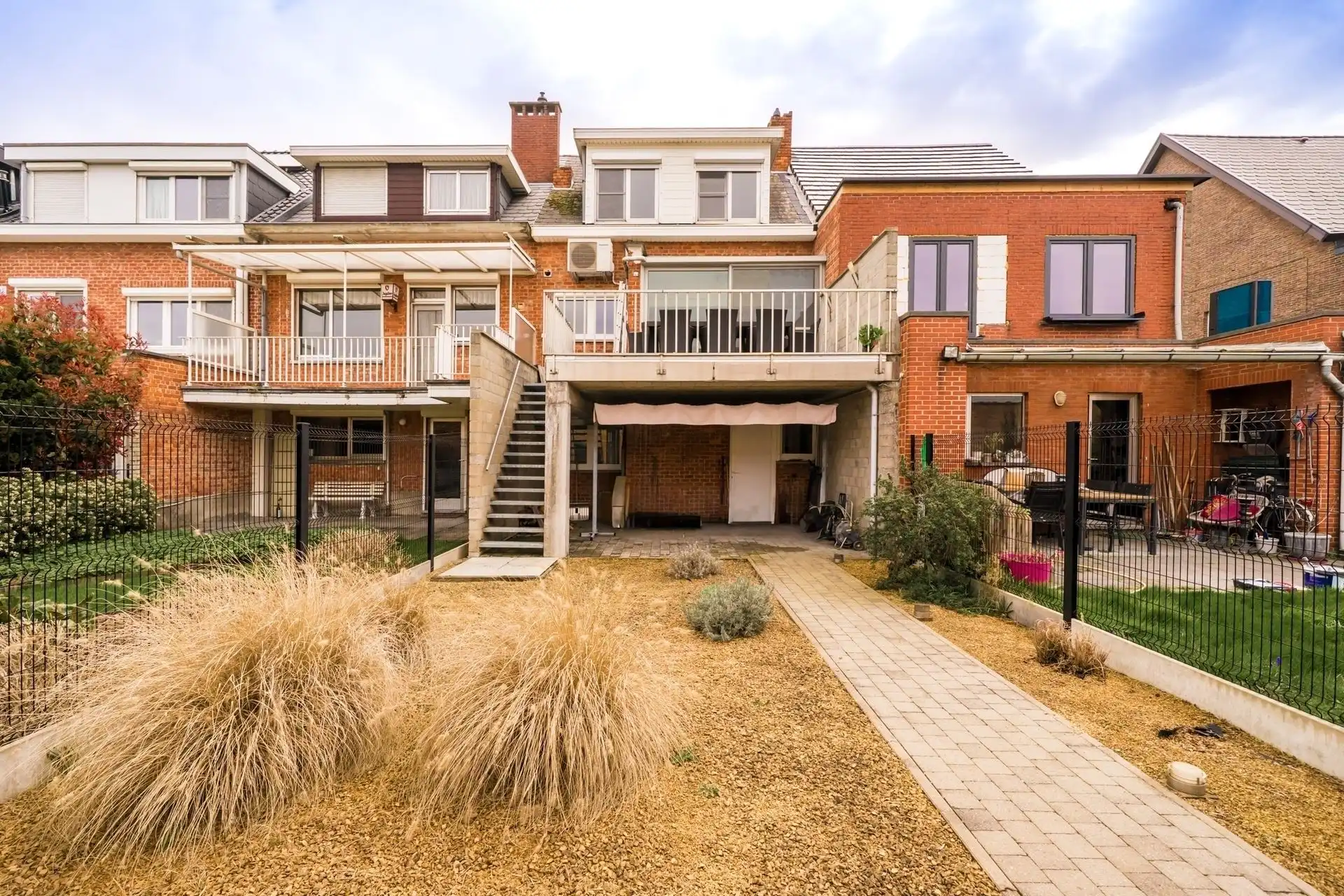 Instapklare bel-etagewoning met garage, tuin en zonnig terras foto 2