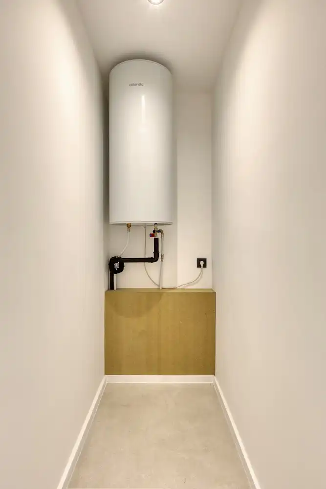 Bijzonder aantrekkelijk gerenoveerd appartement langs de Coupure met hoogwaardig gerenoveerd interieur en twee terrassen foto 19