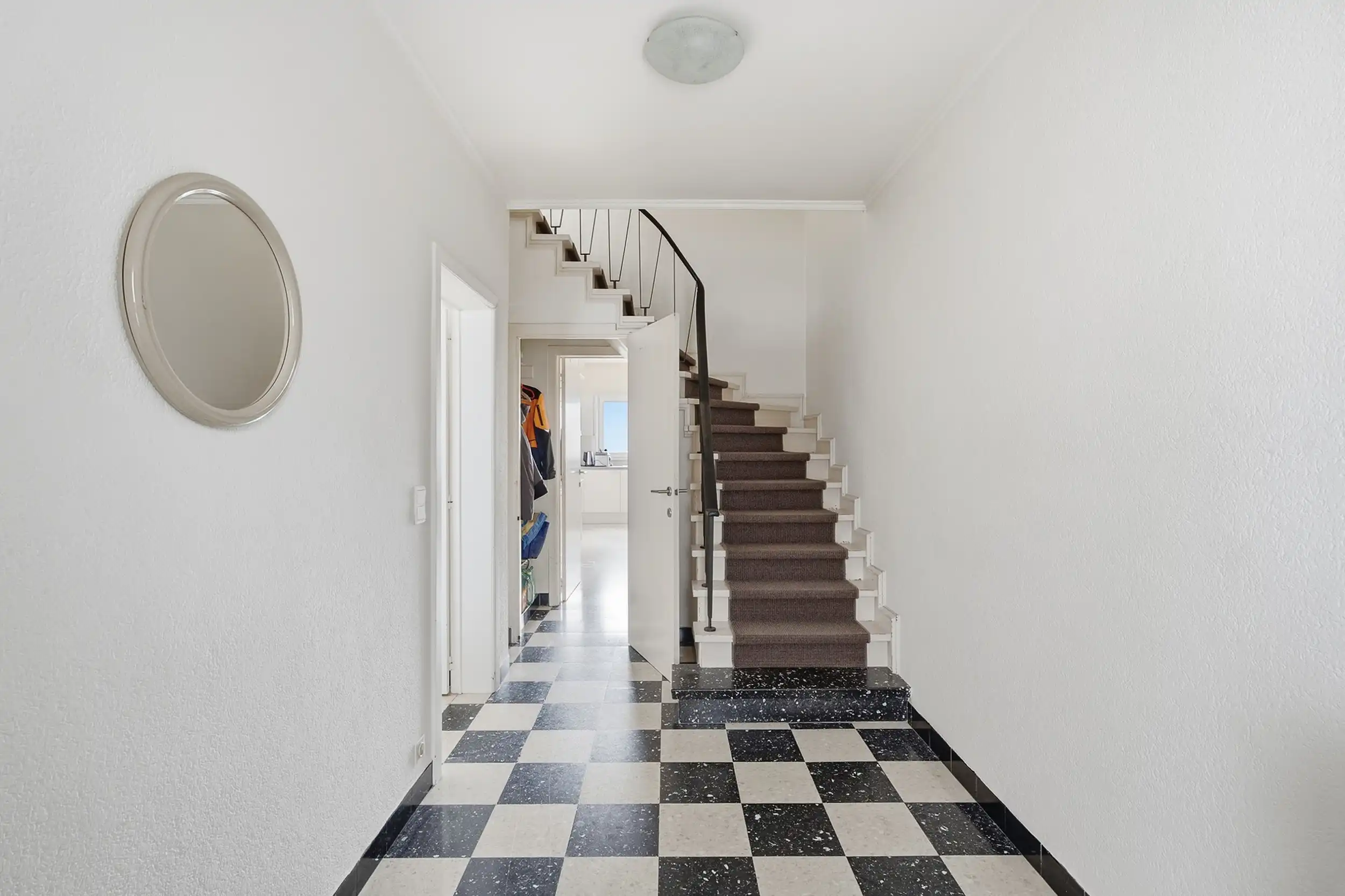 Ruime woning met 4 slpk, kelder en tuin te Tielt foto 7