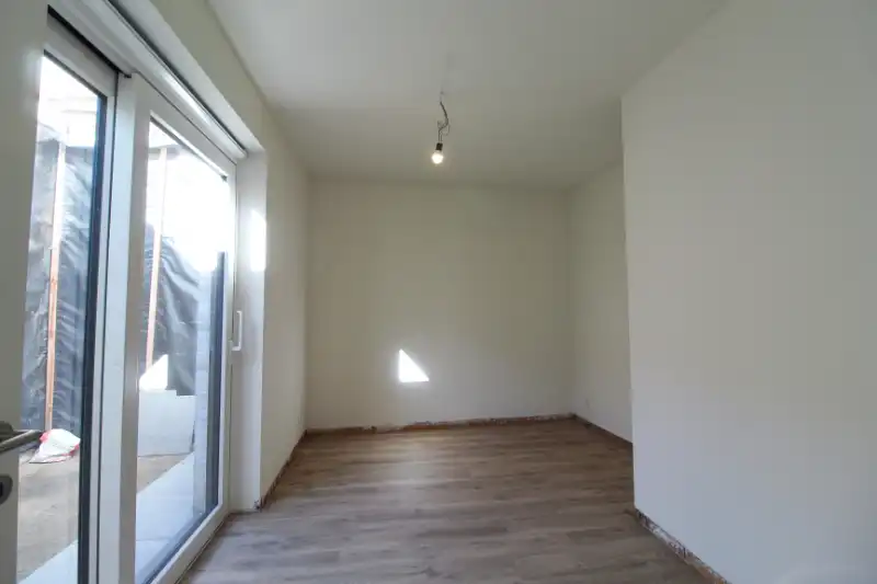 Gelijkvloers nieuwbouw appartement met zonnige tuin te Gent foto 9