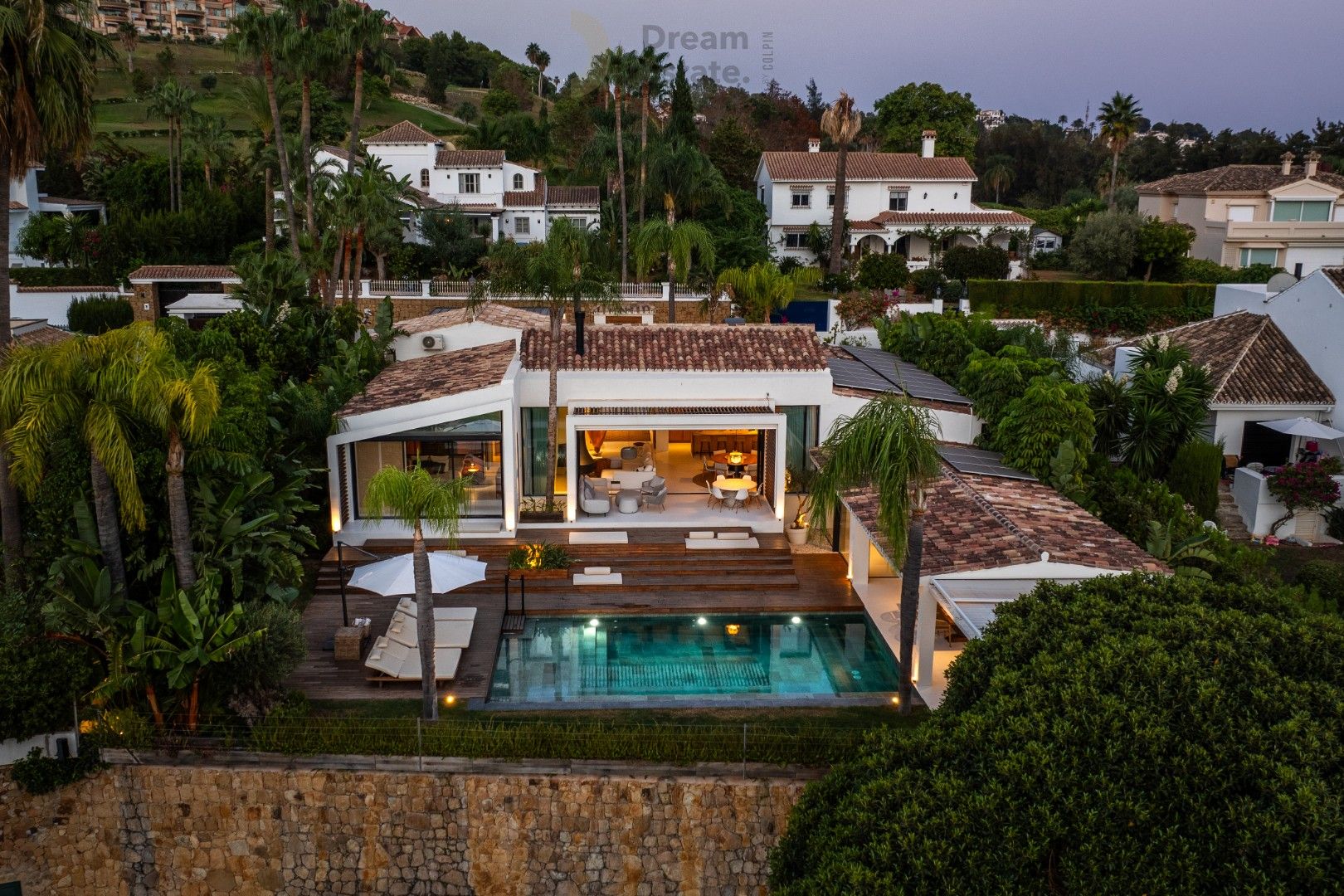 Unieke eerstelijns golfvilla in een exclusieve 'gated community' te Nueva Andalucia foto 34