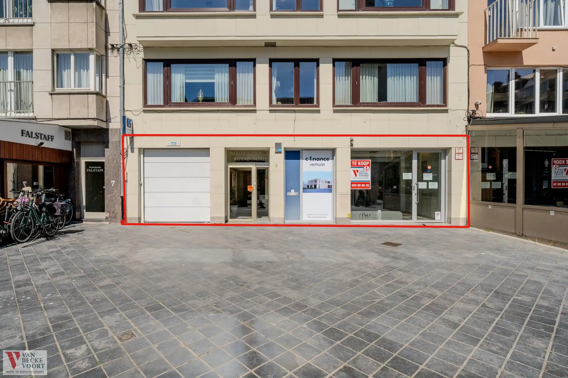 Handelsgelijkvloers 217m² + 6 autostandplaatsen foto {{pictureIndex}}