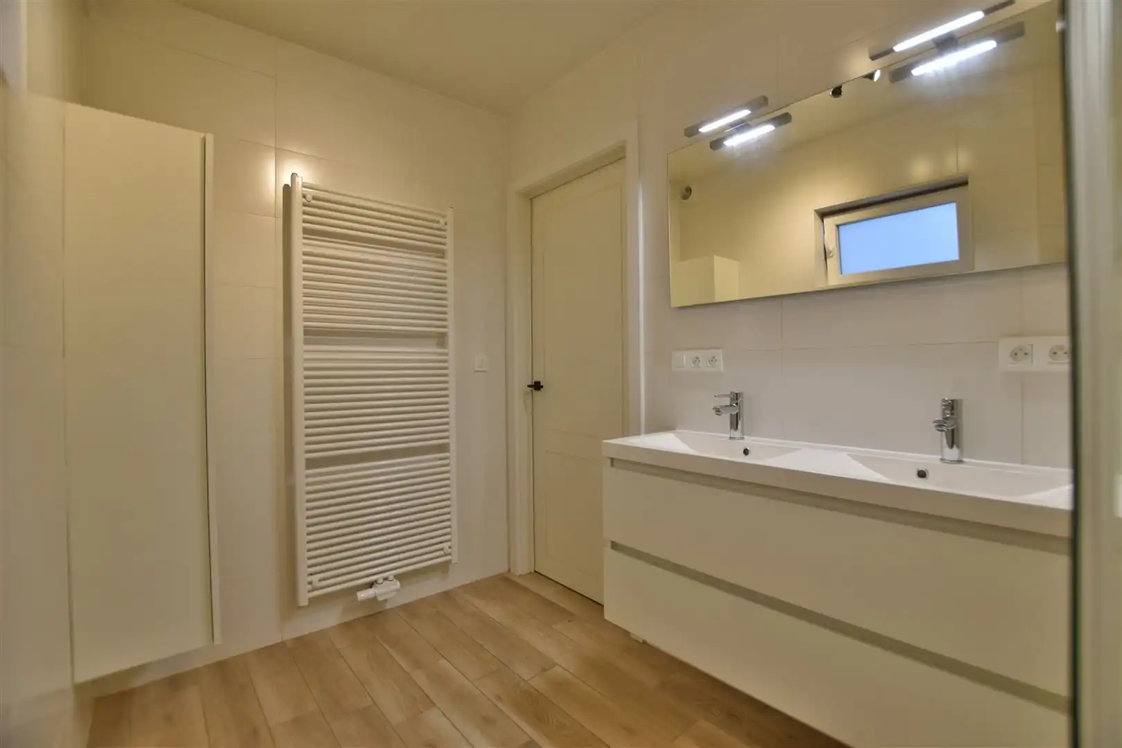 Instapklaar gelijkvloers appartement met koer en garage vrijstaande.  foto 6