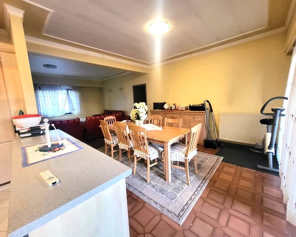 Depot met ruim bovenliggend appartement. foto 9