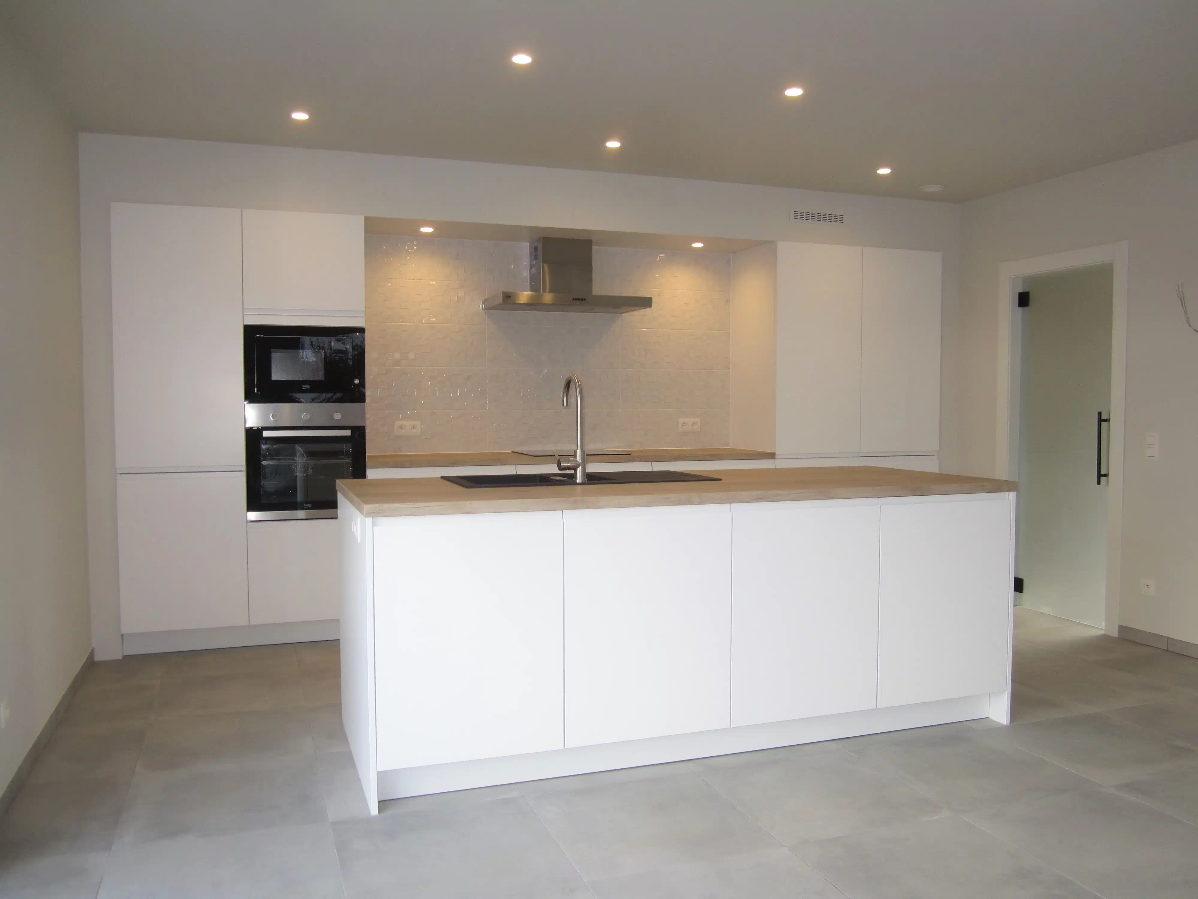 Prachtige nieuwbouwwoning van 195m² met terras v 40m², tuin, zonnepanelen en twee staanplaatsen. Aanrader! foto 8