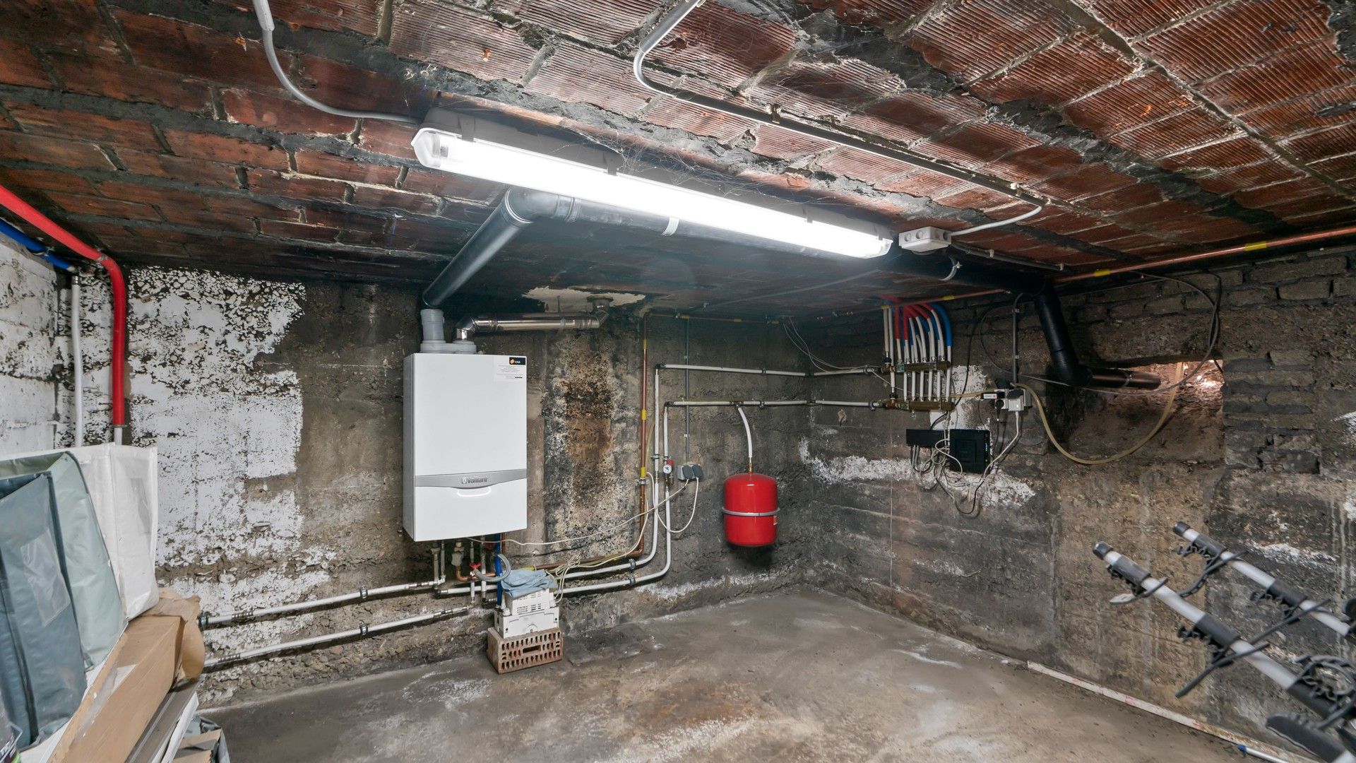 Instapklare en energiezuinige woning met 4 slpkrs in Genk foto 21