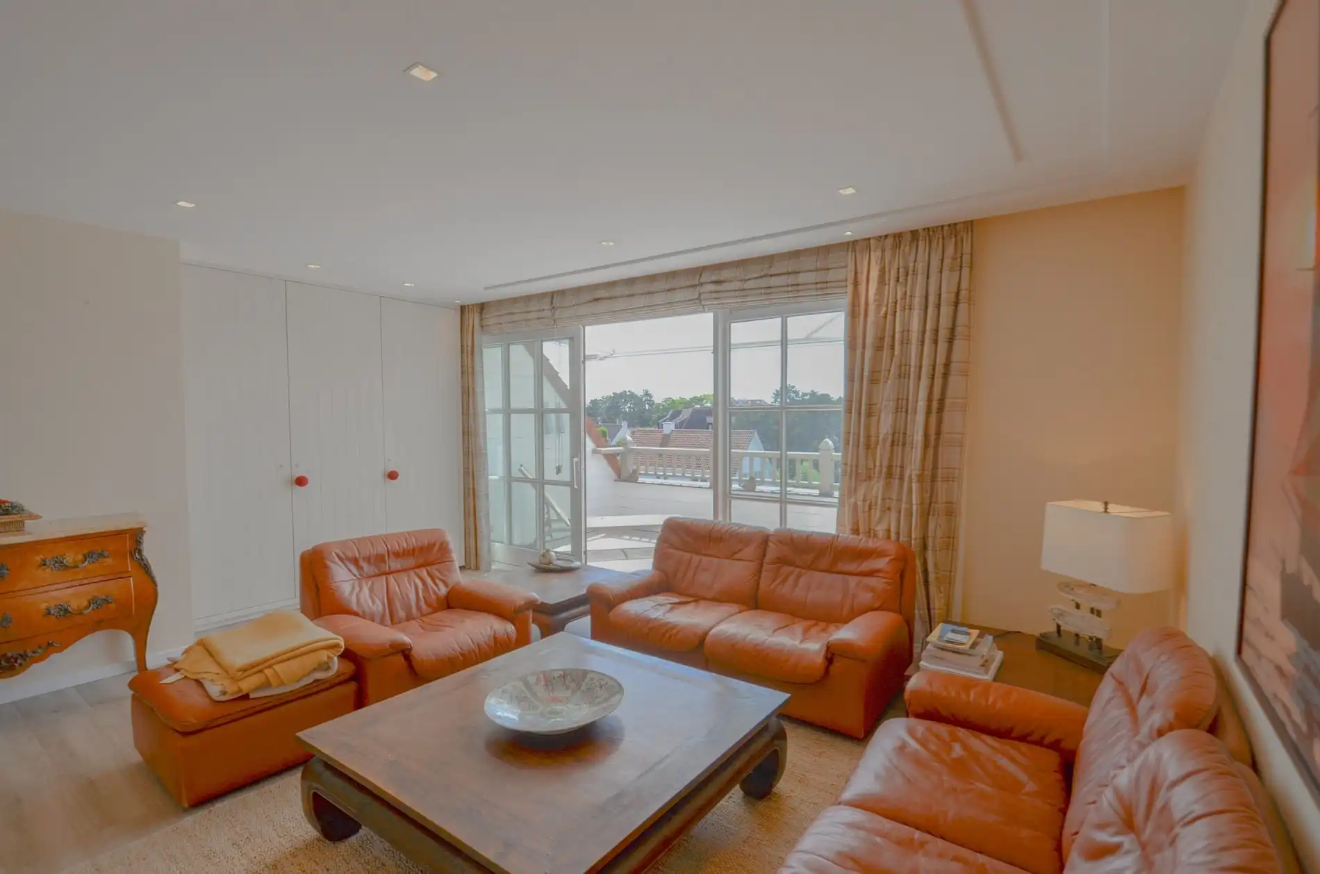 Stijlvol duplexappartement met zonnige terrassen en open zicht op de villa’s van het Zoute. foto 8