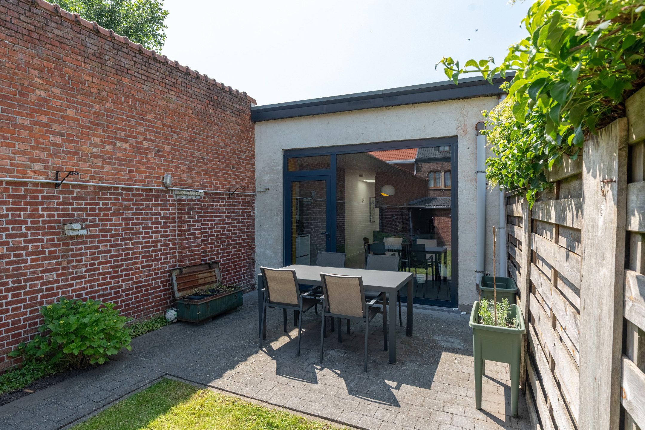 Volledig vernieuwde  woning met garage op rustige ligging  foto 32