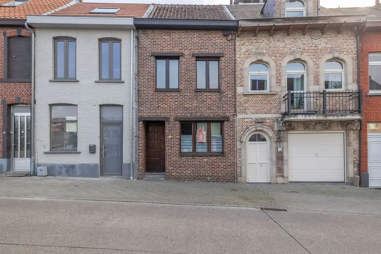 Hoofdfoto van de publicatie: Op te frissen rijwoning in het centrum